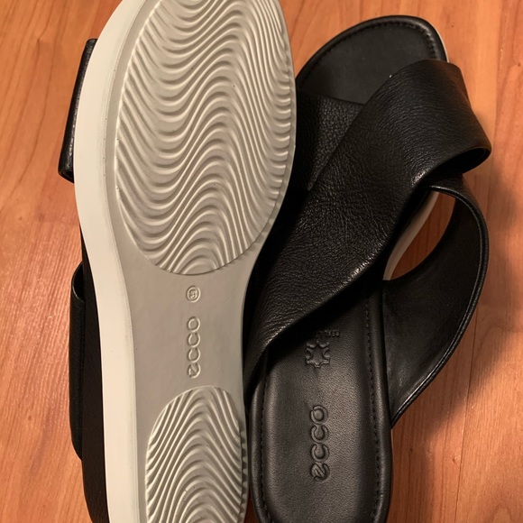 New Ecco Slide - Picture 3 of 3